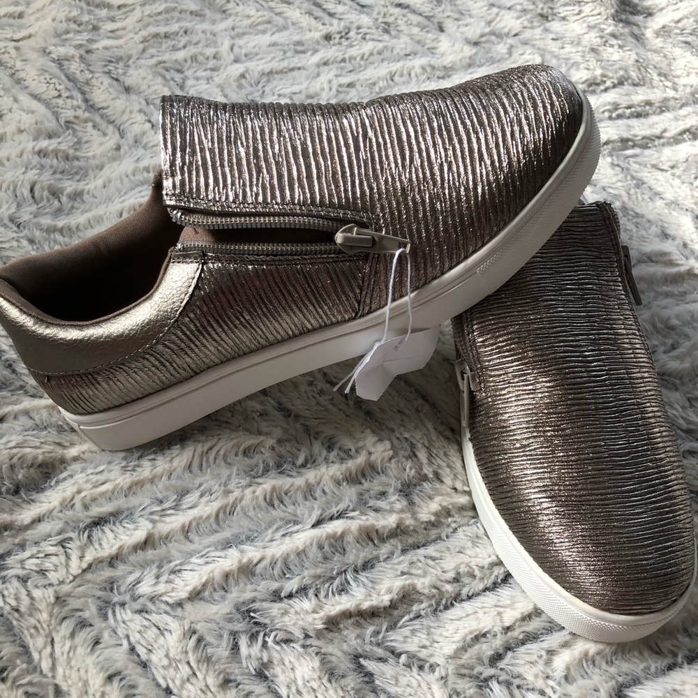 Dark Gold Tenis shoes